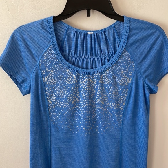 Lululemon Run: Wild Blue Short Sleeve Tech Top- Size 4 - Picture 3 of 8
